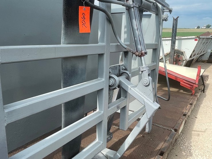 #303-•-tidenberg-heavy-duty-lay-down-cattle-chute-image-14