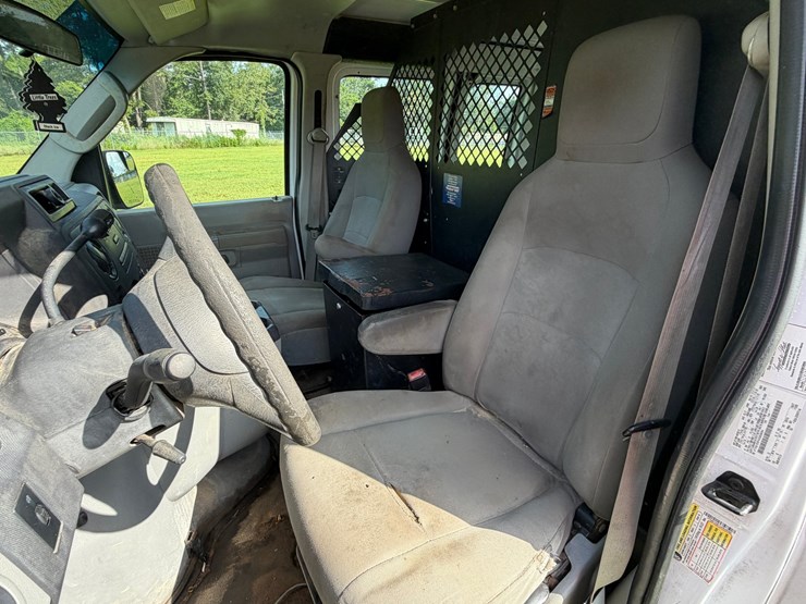 2012-ford-e150-image-11