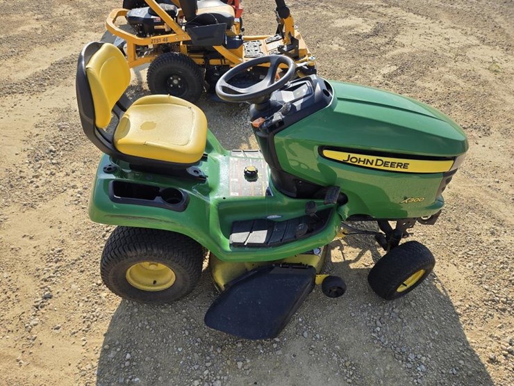 john-deere-x300-image-5