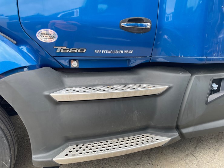 2020-kenworth-t680-image-22