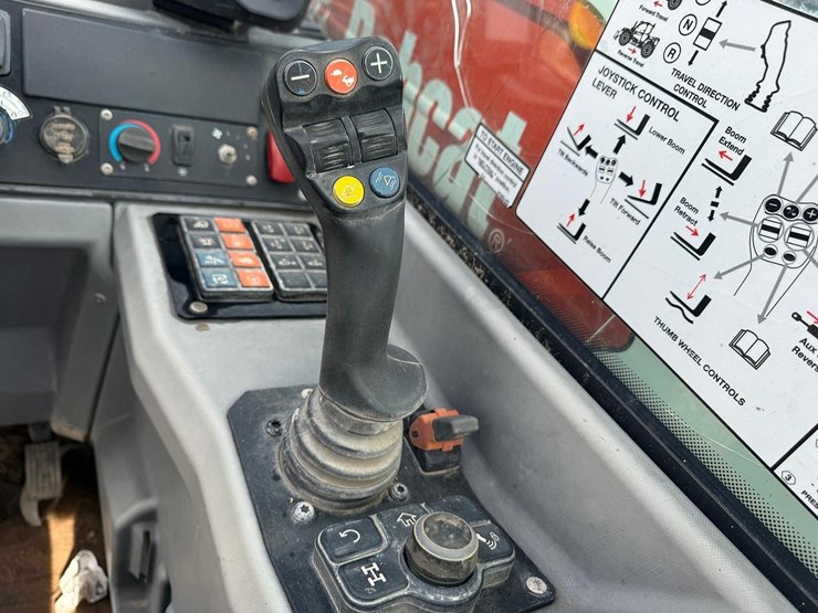 2022-bobcat-tl619-image-22