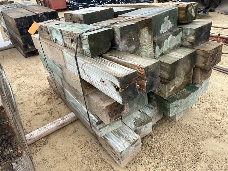#3643-•-bundle-of-used-guard-rail-posts-image-1