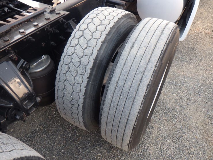 2017-kenworth-t680-image-8