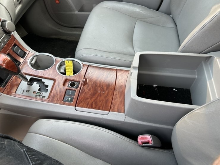 2010-toyota-highlander-image-21