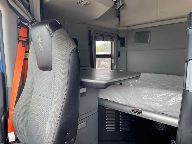 2020-kenworth-t680-image-33