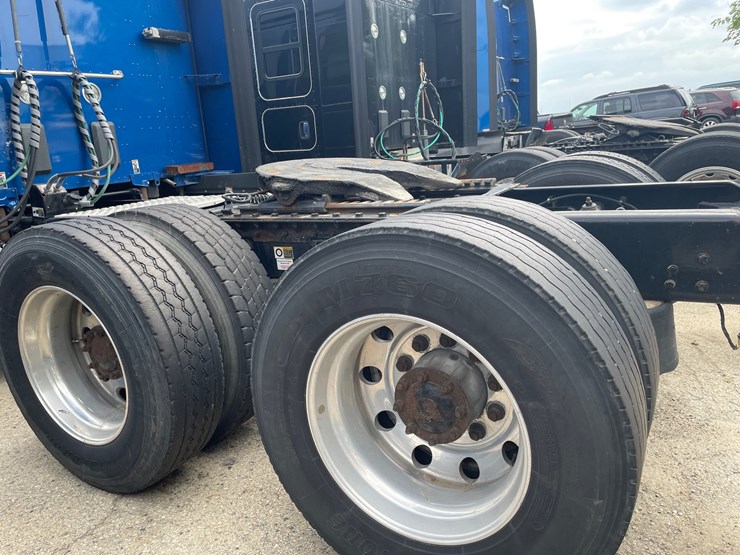 2020-kenworth-t680-image-10