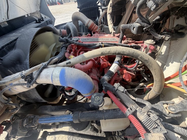 2019-international-durastar-4300-image-15
