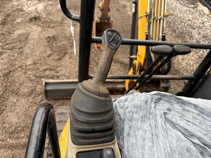 2015-caterpillar-304e2-cr-image-26