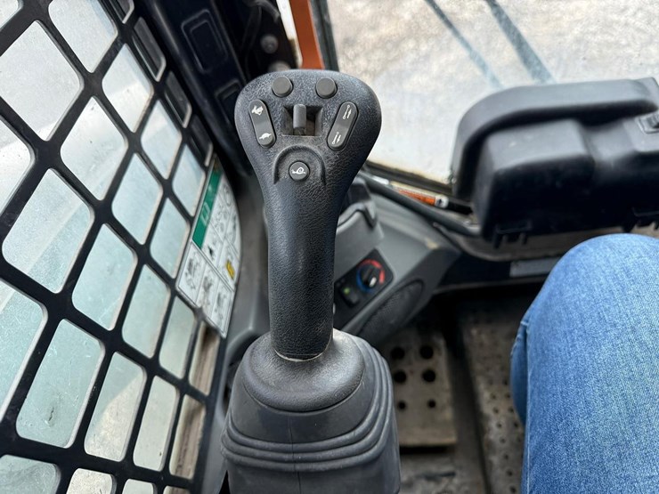 2023-bobcat-s650-image-23