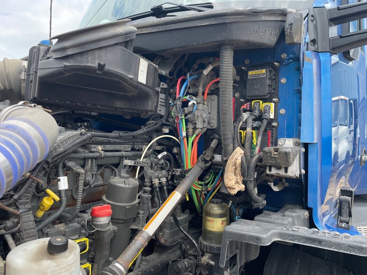 2022-kenworth-t680-image-33