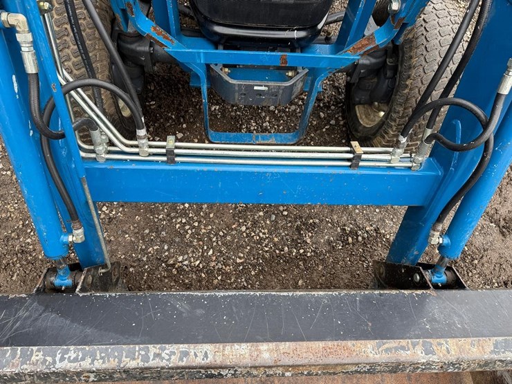 new-holland-tc25d-image-10