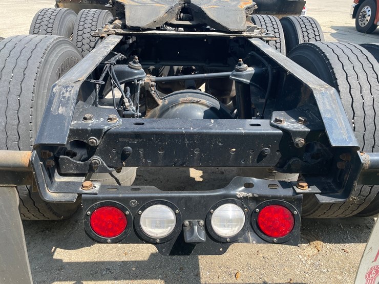 2020-kenworth-t680-image-9