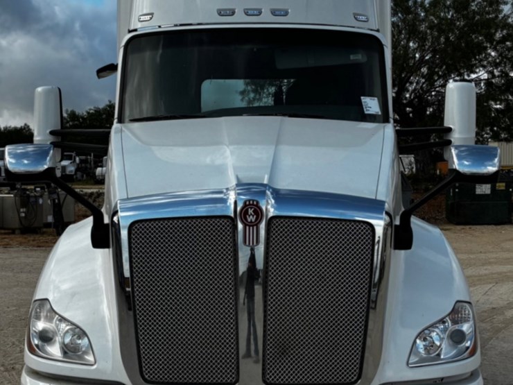 2019-kenworth-t680-image-2
