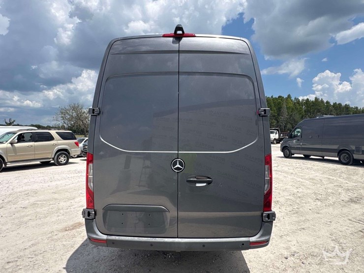 2021-mercedes-benz-sprinter-4500-image-42