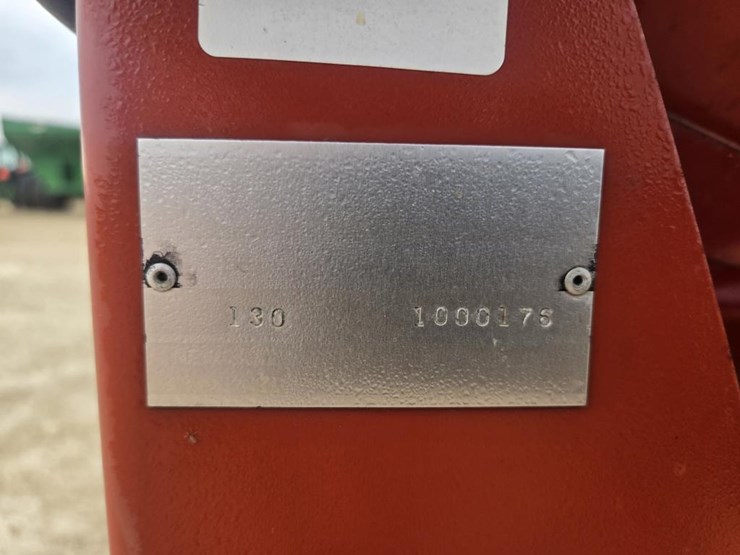 new-holland-130-image-2