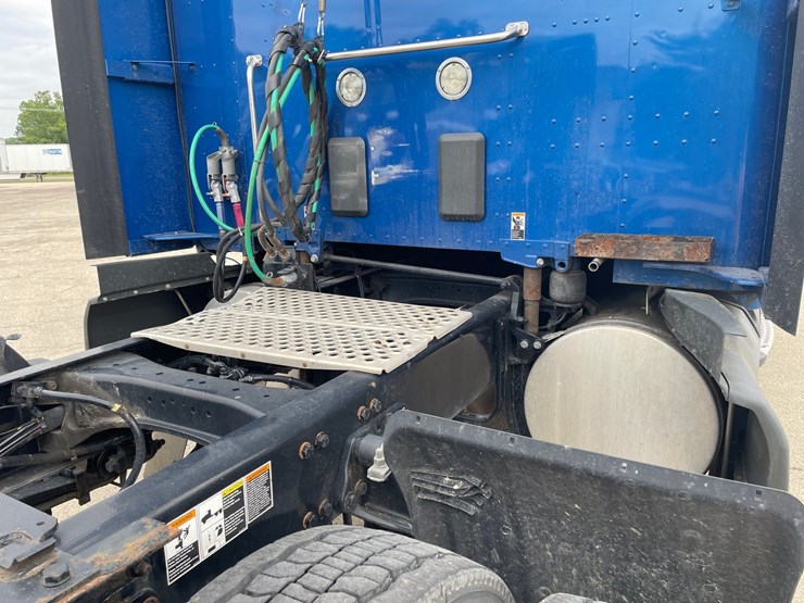 2020-kenworth-t680-image-16