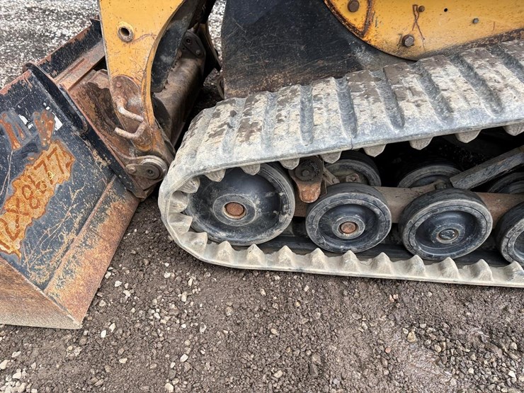 2004-caterpillar-247b-image-18