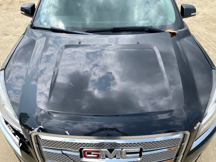 2014-gmc-acadia-denali-image-13