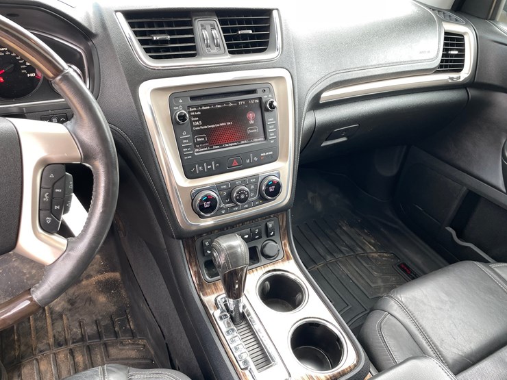 2014-gmc-acadia-denali-image-44