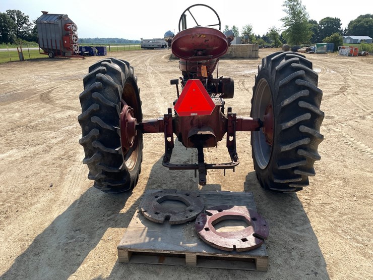 #300-•-1951-farmall-m-tractor-image-6