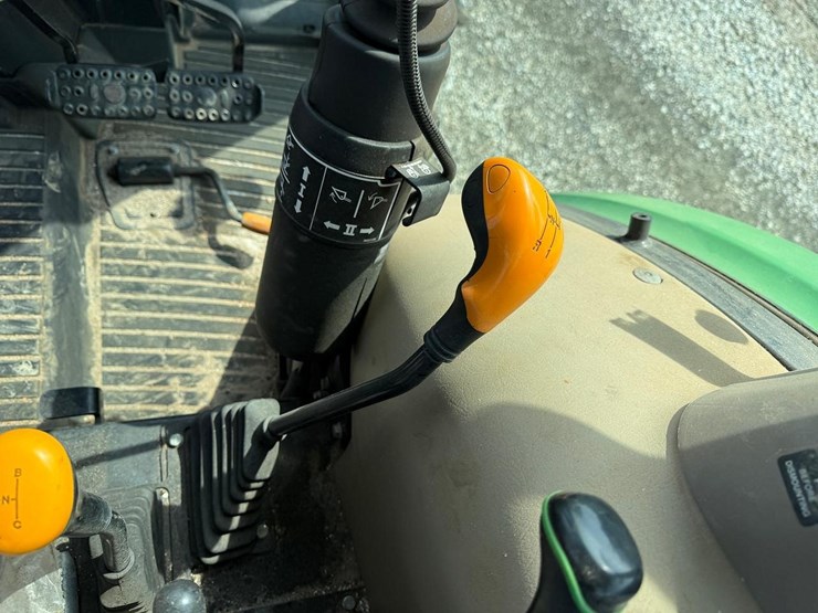 2016-john-deere-5055e-image-28