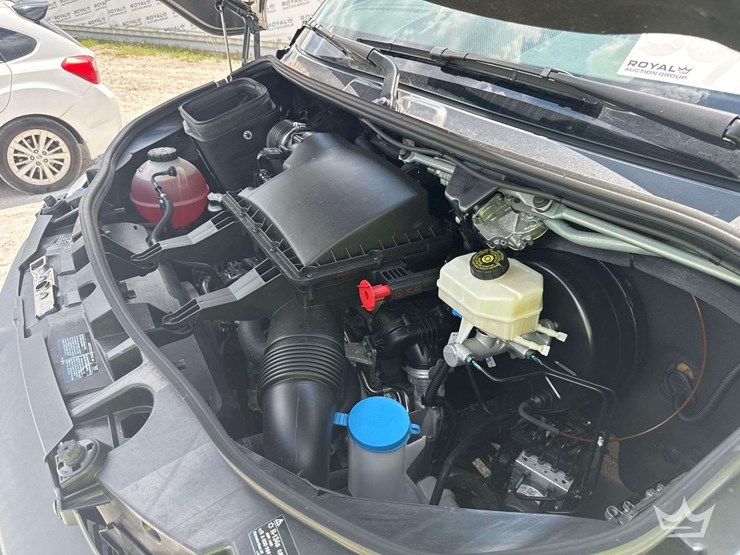2021-mercedes-benz-sprinter-4500-image-8