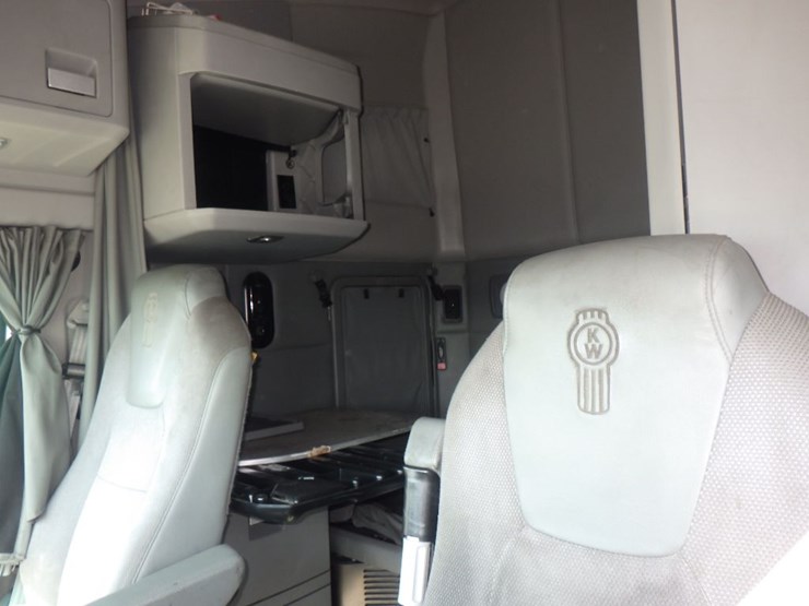 2017-kenworth-t680-image-22