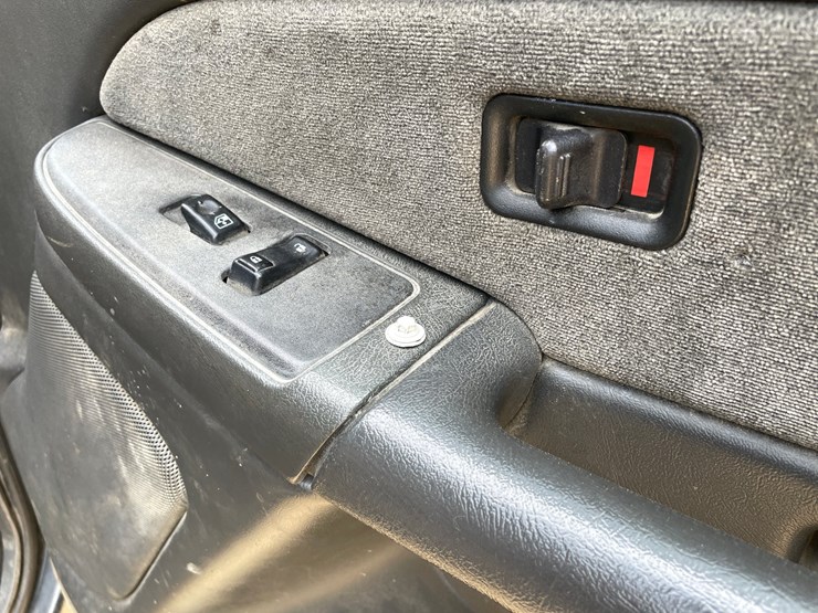 2003-chevrolet-silverado-2500hd-image-46
