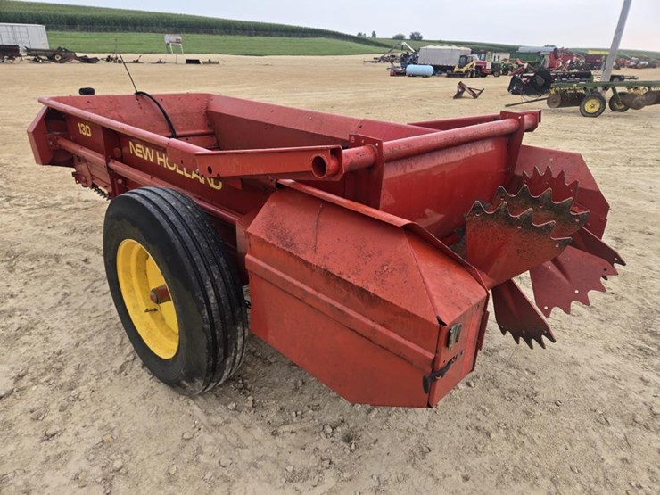 new-holland-130-image-10