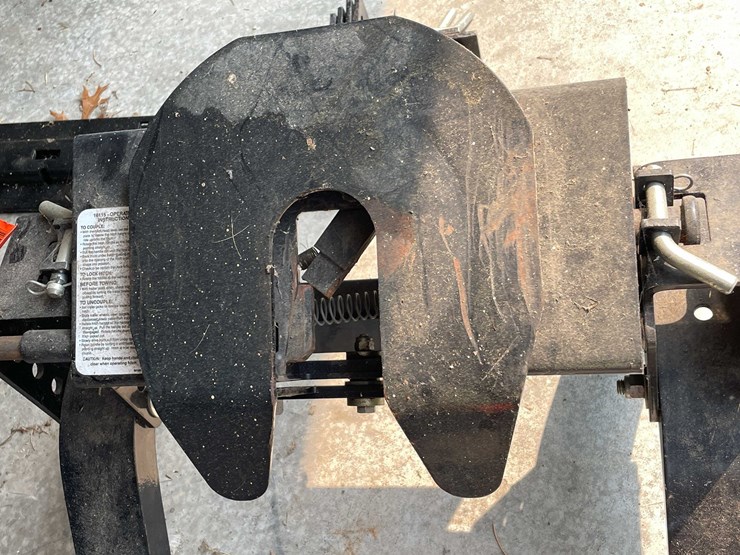 #5737-•-curt-5th-wheel-hitch-image-4