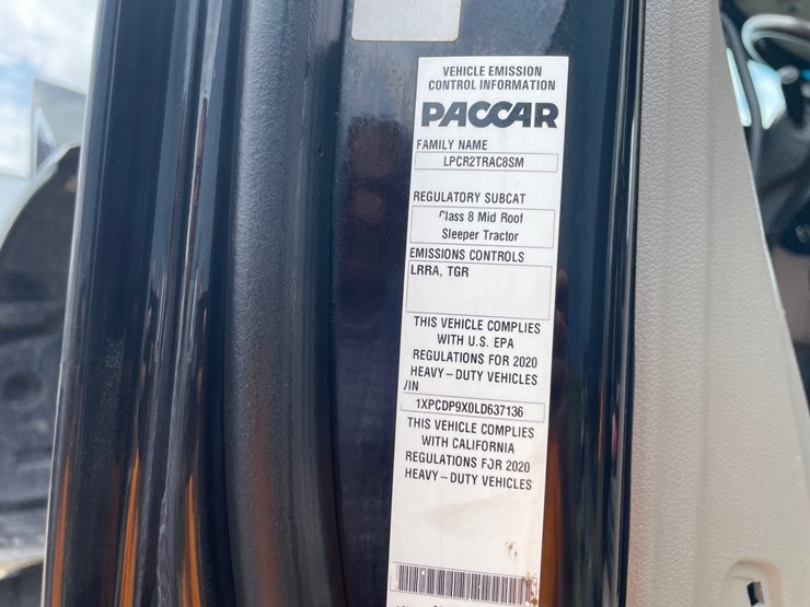 2020-peterbilt-567-image-28