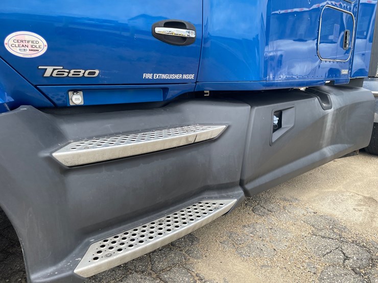 2022-kenworth-t680-image-9