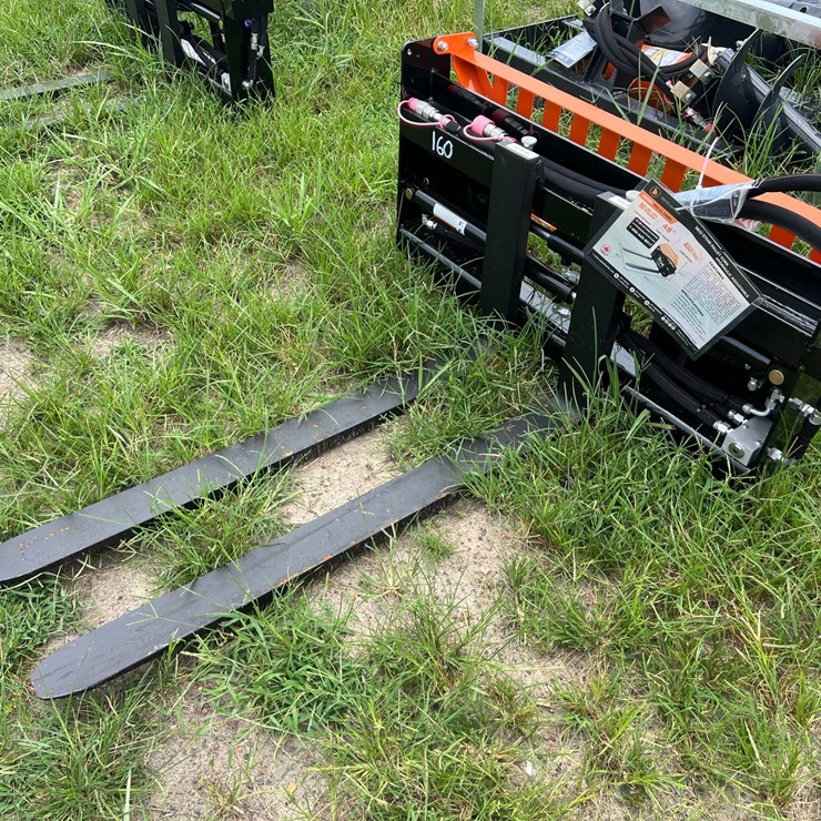 #160 • Pallet Fork Hydraulic Adjustable