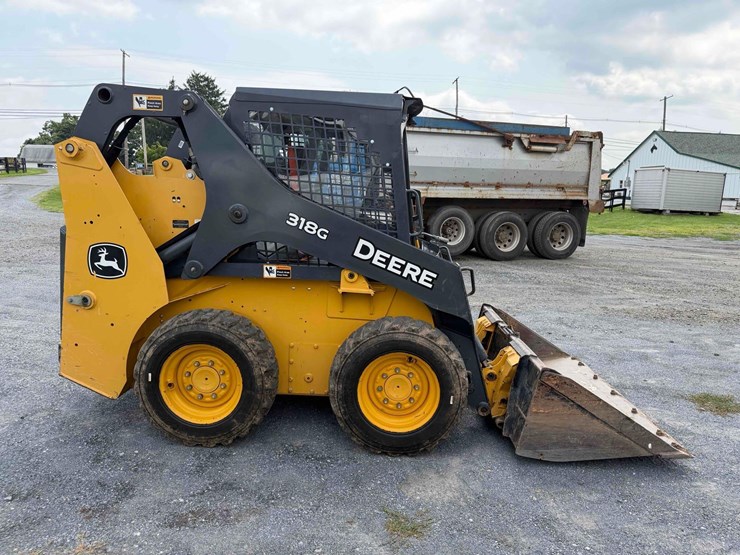 2018-deere-318g-image-9