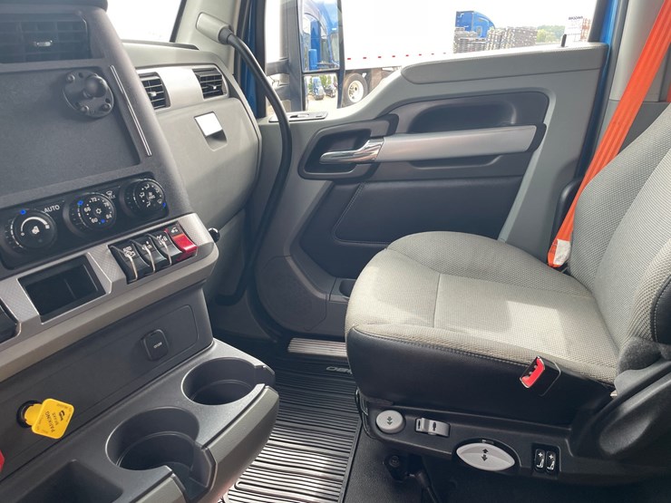 2022-kenworth-t680-image-28