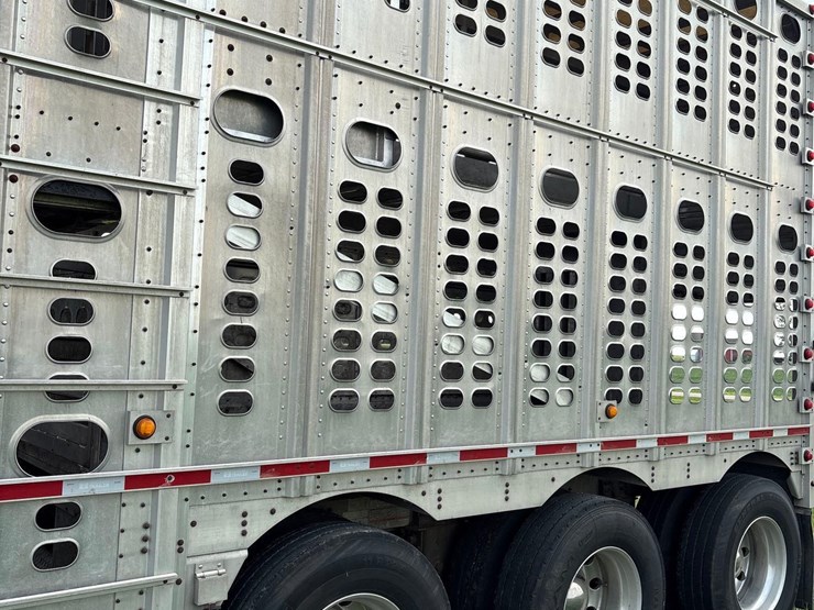2014-wilson-livestock-trailer-image-52