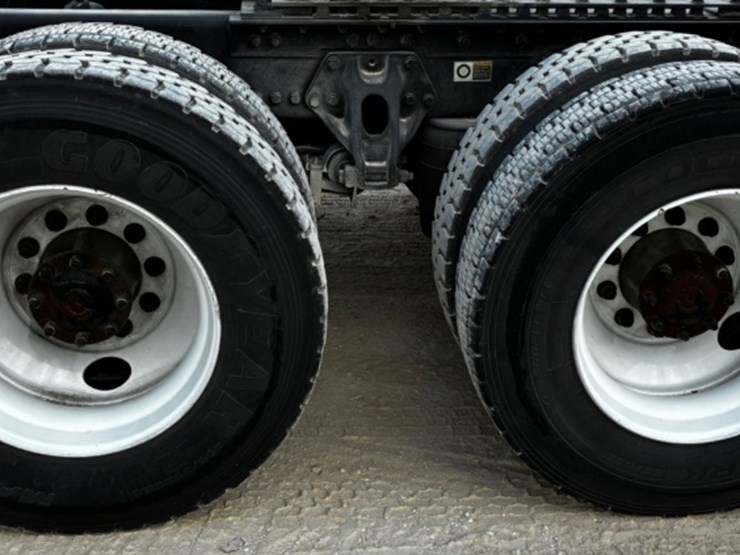2019-kenworth-t680-image-14