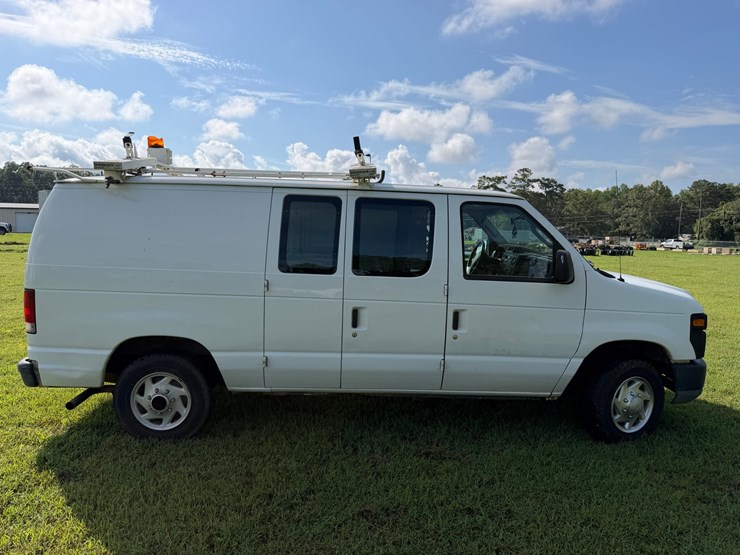 2012-ford-e150-image-6