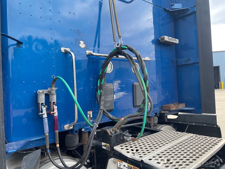 2020-kenworth-t680-image-11