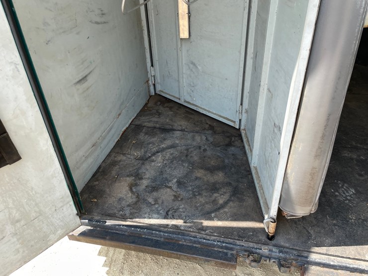 #103-•-1998-trailet-2-horse-trailer-with-overnight-package-(has-wi-title)-image-76