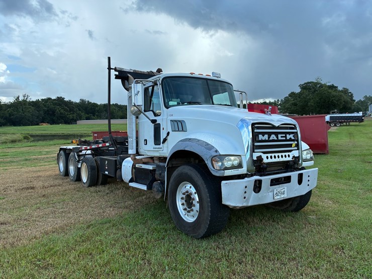 #3706-•-mack-hook-roll-off-truck-image-2