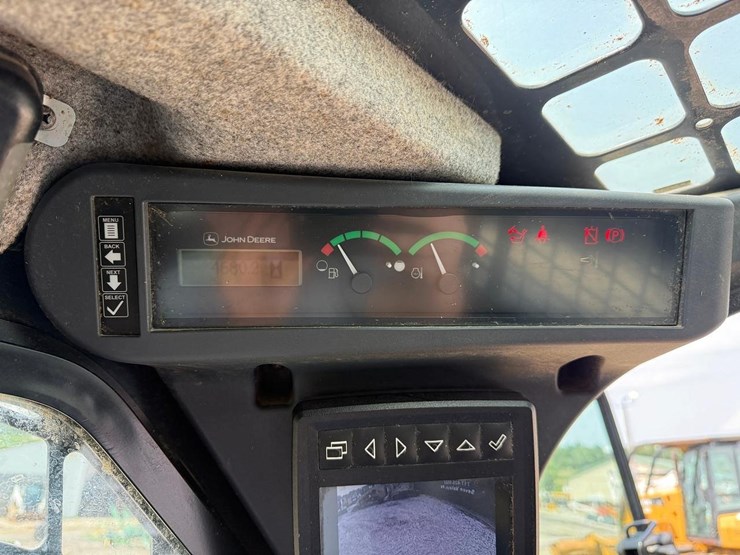 2024-deere-320g-image-23