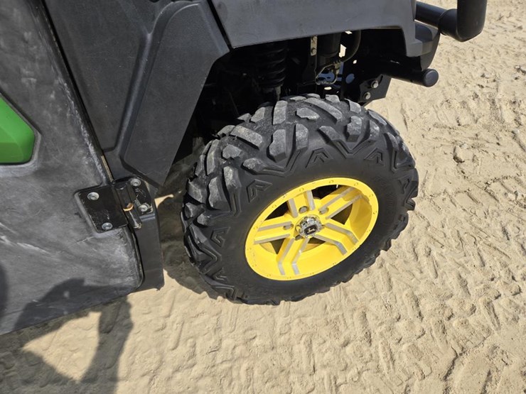 2018-john-deere-gator-xuv-835m-image-12