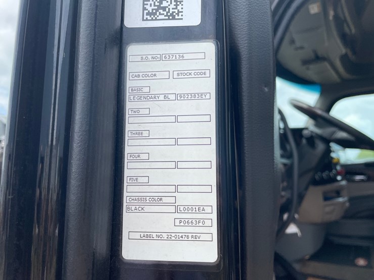 2020-peterbilt-567-image-29