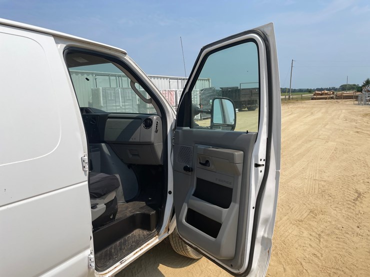 2009-ford-e350-image-45