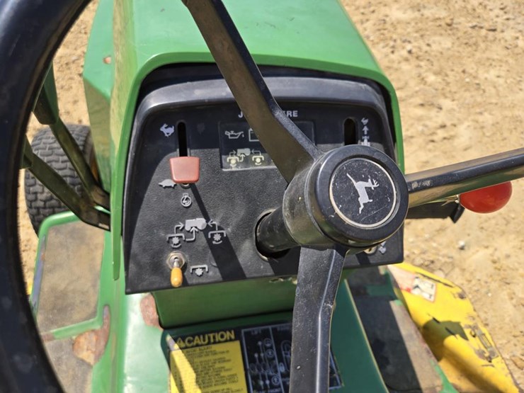 john-deere-332-image-6