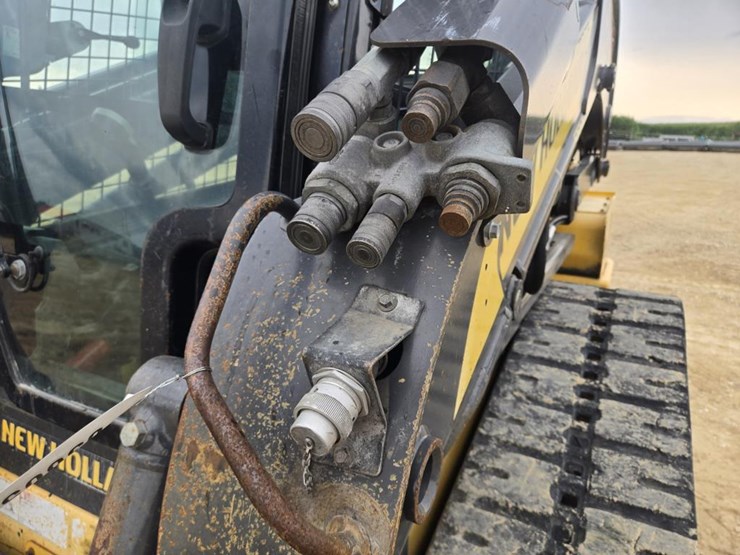 new-holland-c238-image-4