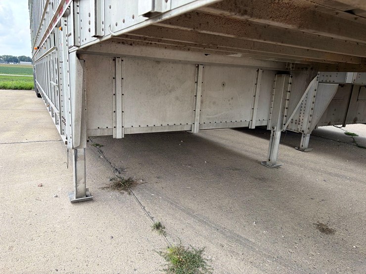2016-wilson-livestock-trailer-image-28