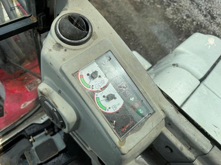 2012-takeuchi-tb250-image-30