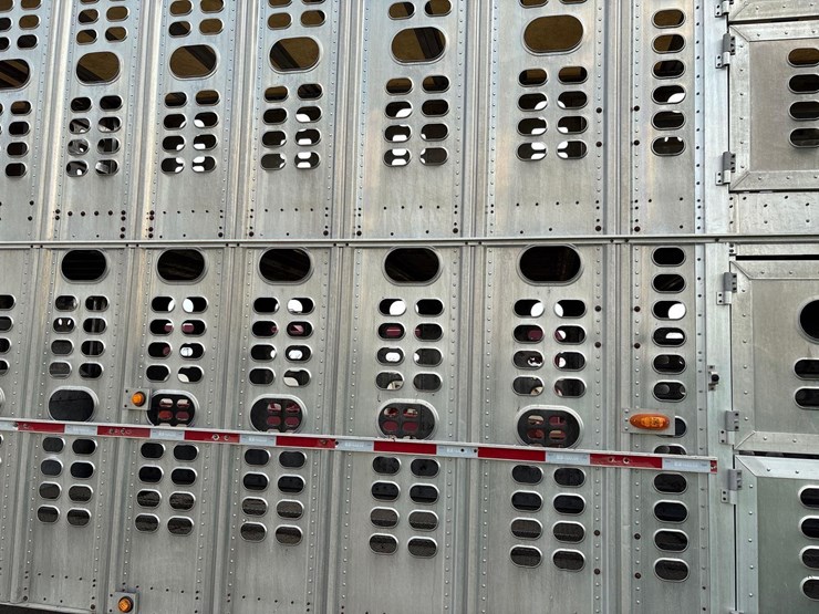 2014-wilson-livestock-trailer-image-49